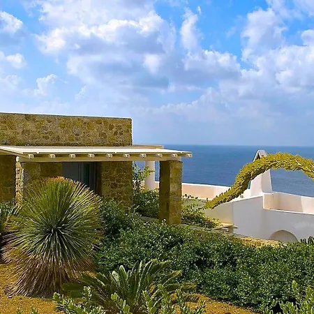 Lia Estate *