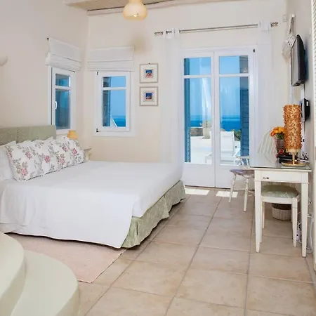 Lia Estate Villa *